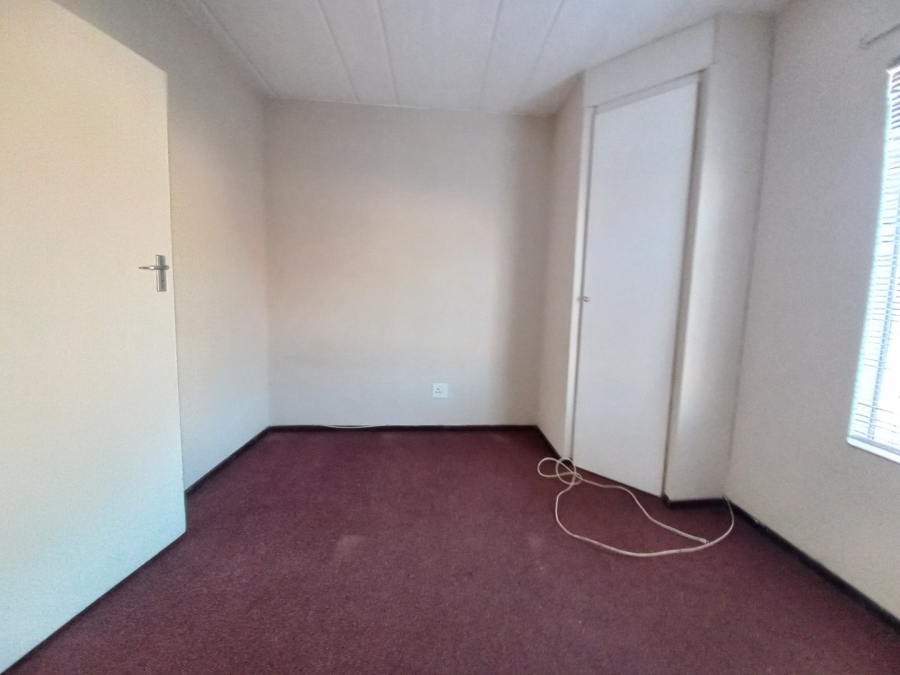 To Let  Bedroom Property for Rent in Kannoniers Park North West